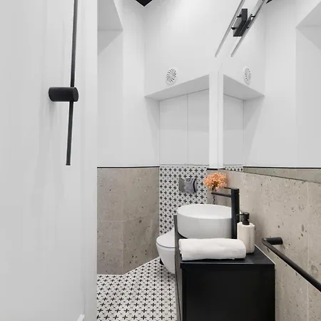 Fancy District Jezyce Apartman *